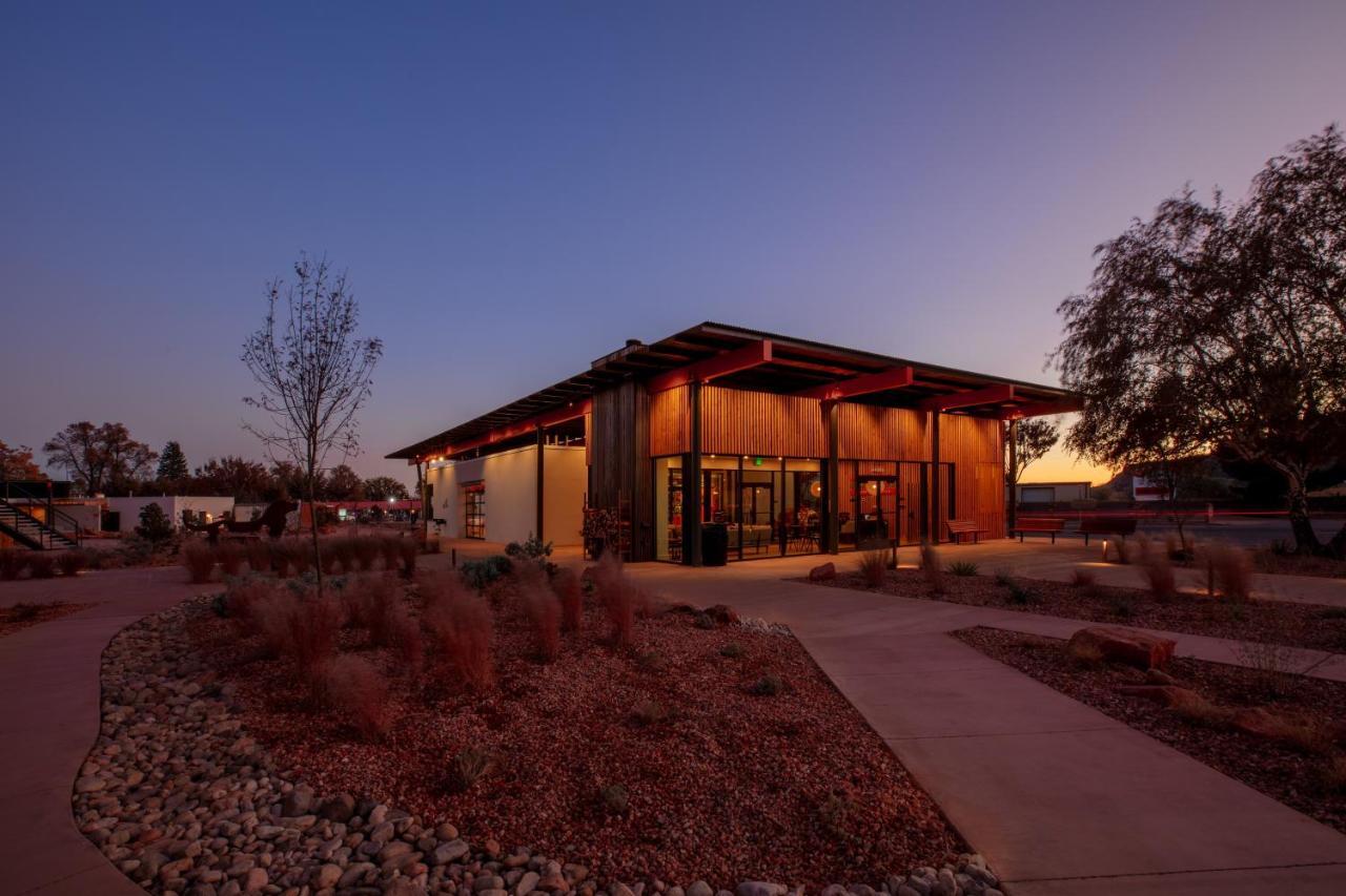 Friends Roadhouse&mercantile 2*